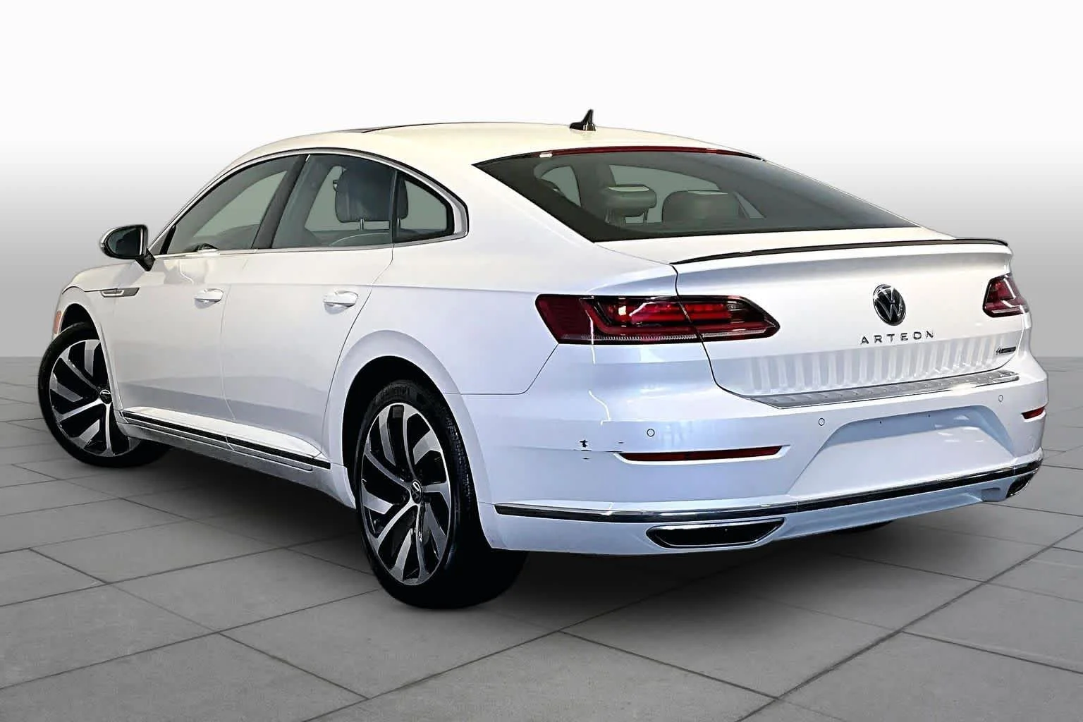 Used 2022 Oryx White Pearl Volkswagen SEL R-Line image 12
