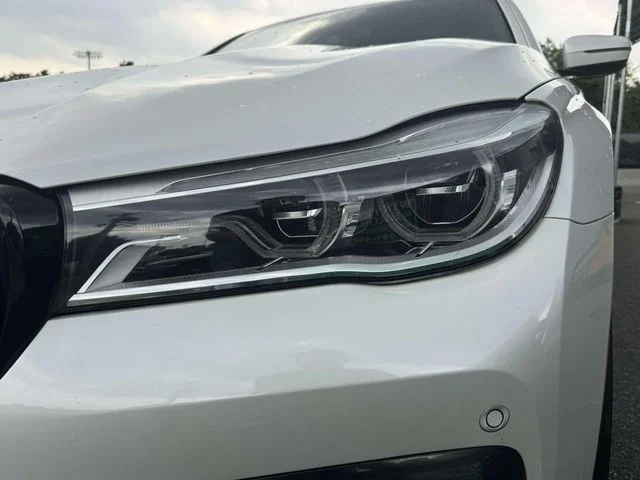 Used 2019 White BMW 750i xDrive image 14