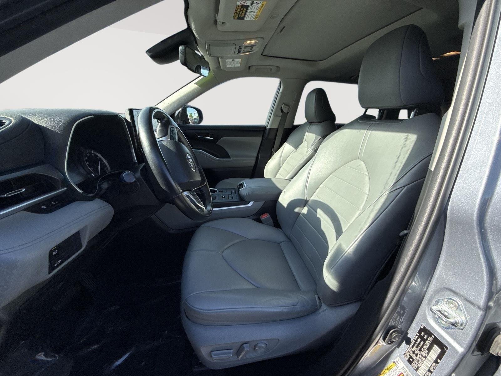 Used 2022 Moon Dust Toyota XLE image 3