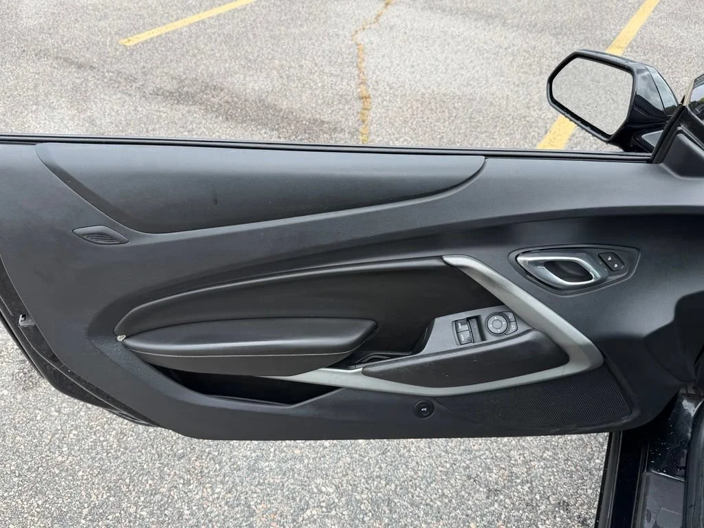 Used 2018 BLACK Chevrolet 1SS image 17