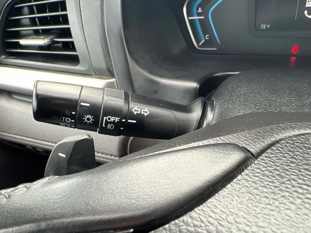 Used 2018 Forest Mist Metallic Honda Touring image 39
