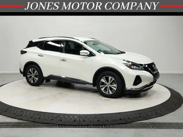 Used 2022 White Nissan SV image 1