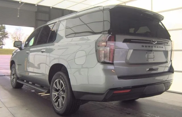 Used 2023 Gray Chevrolet Z71 image 3