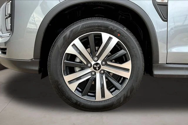 New 2026 Gray Mitsubishi 2.0 ES image 13