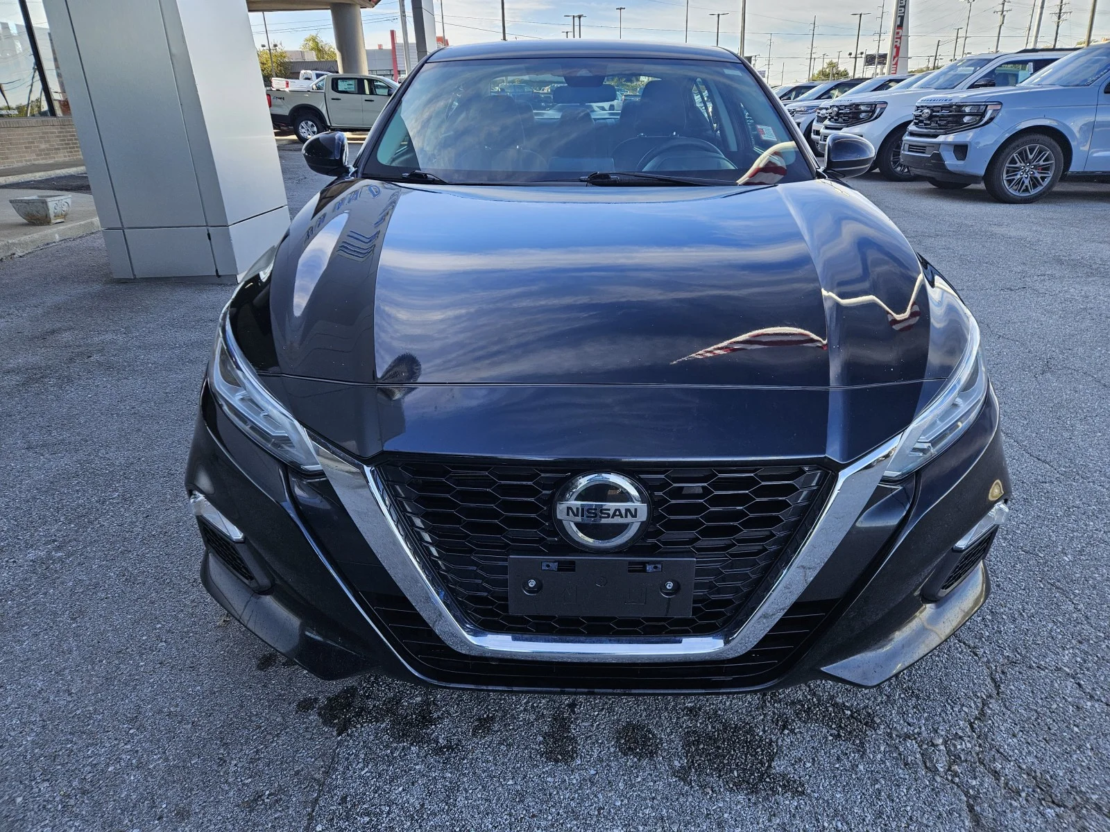 Used 2022 Super Black Nissan 2.5 SV FWD image 9
