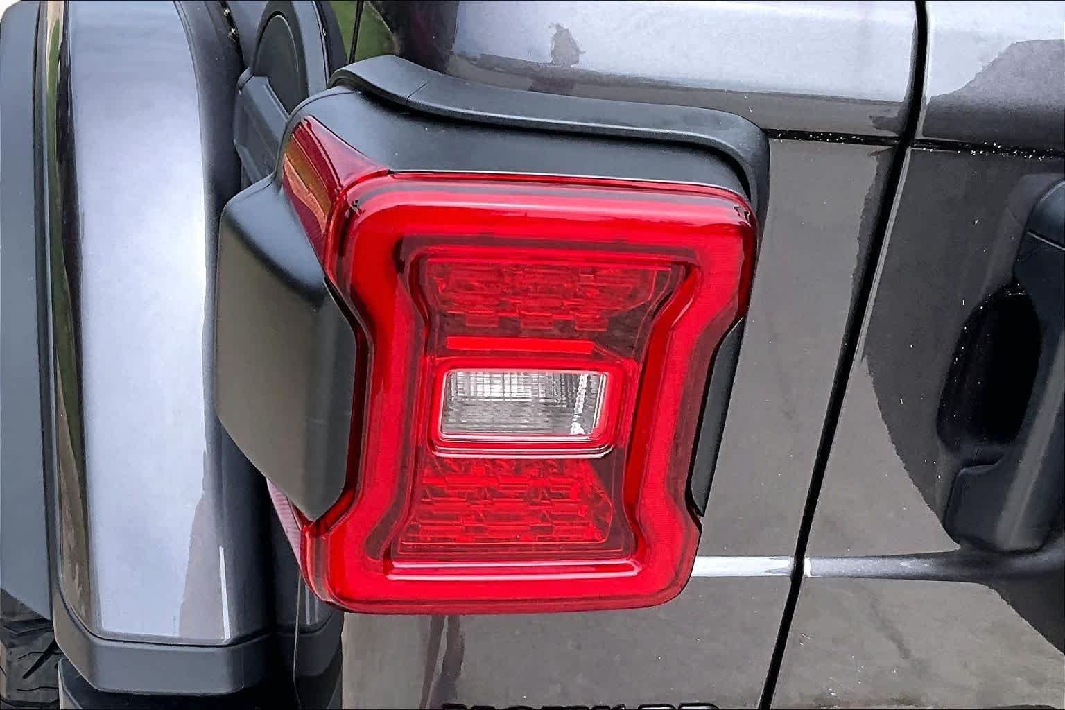 New 2026 Granite Crystal Metallic Clearcoat Jeep Rubicon X image 14