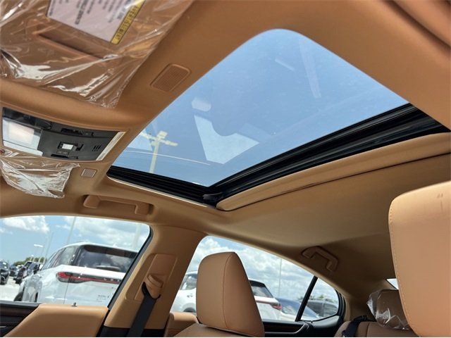 New 2024 Eminent White Pearl Lexus 350 image 22