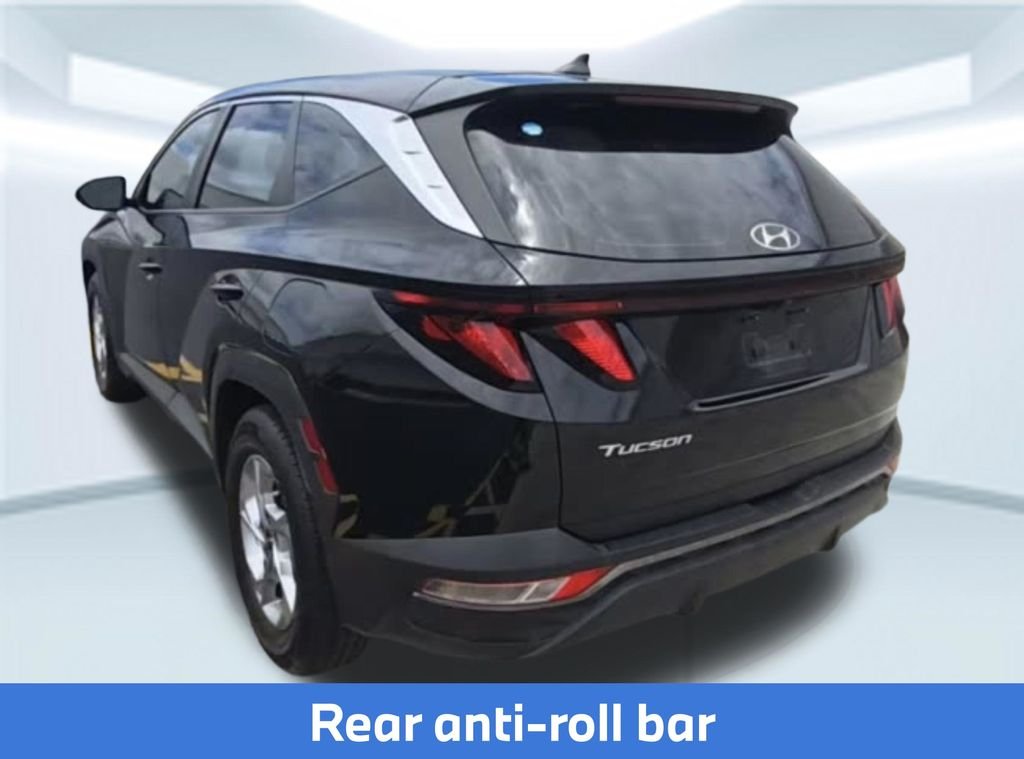 Used 2022 Black Hyundai SE image 4