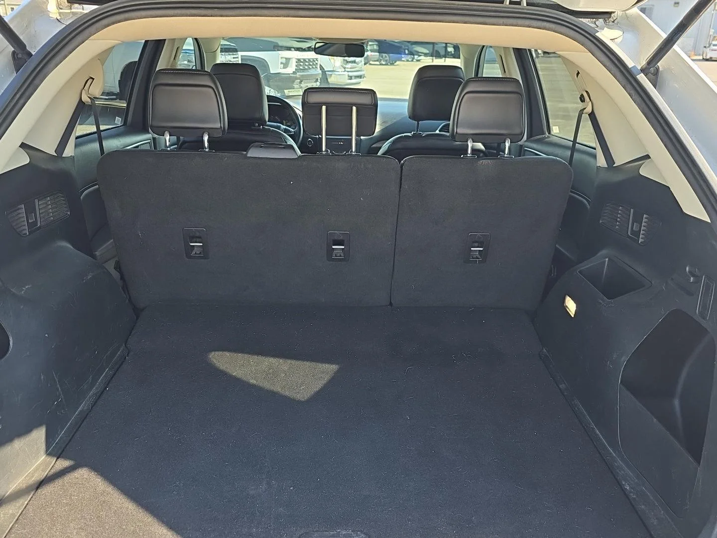Used 2020 Oxford White Ford SEL image 6