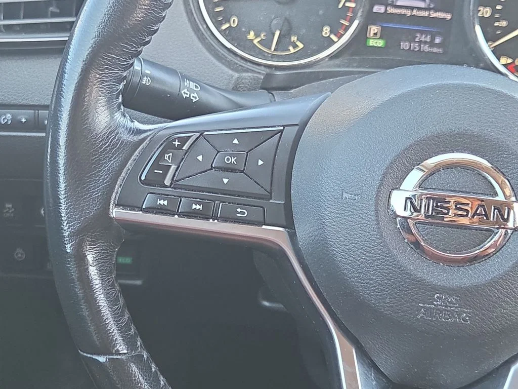 Used 2018 Silver Nissan SL image 24