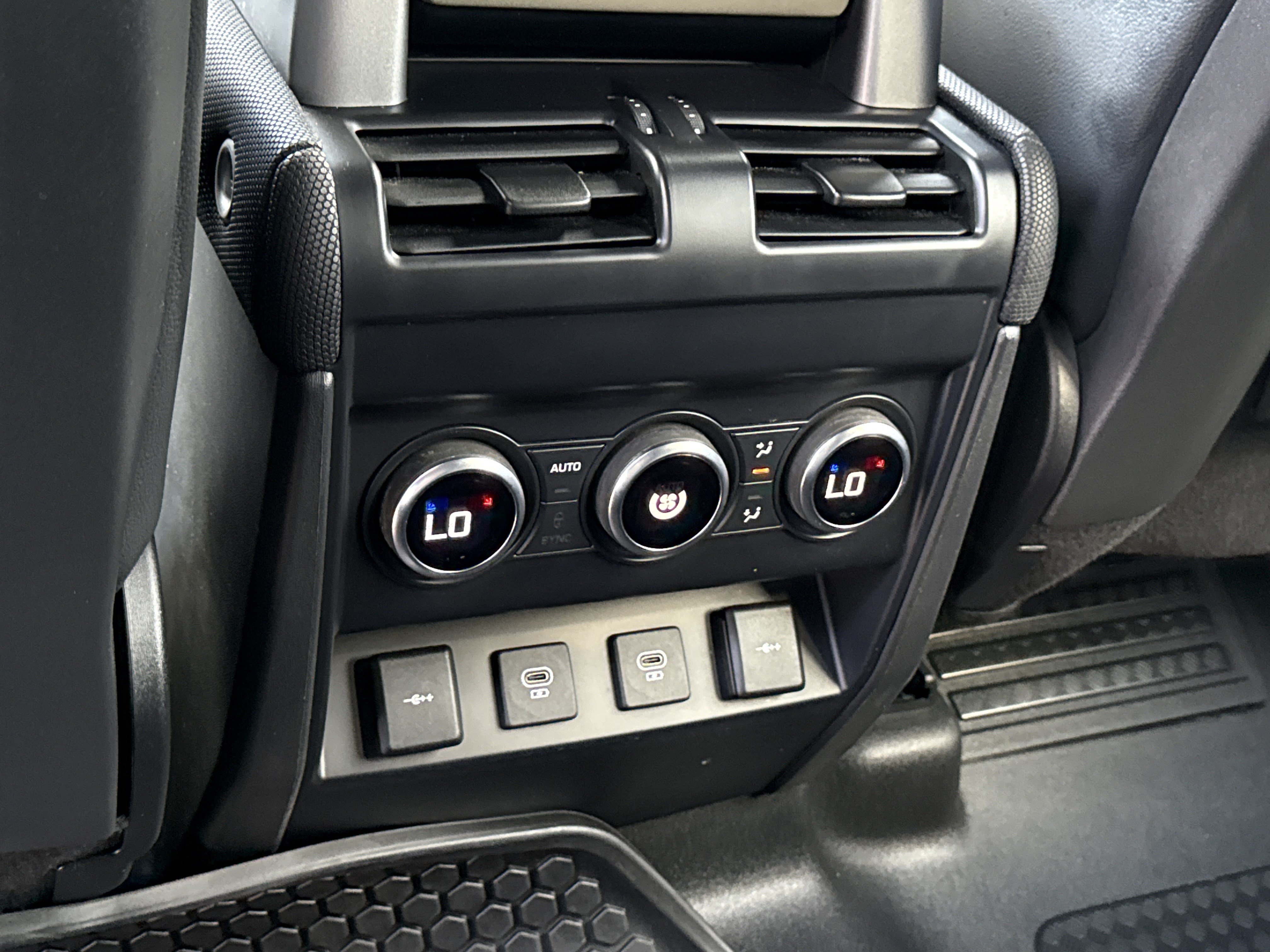 2021 Land Rover Defender X-Dynamic SE - Photo 15