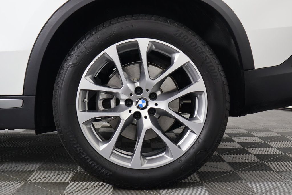 Certified Used 2026 White Metallic BMW xDrive40i image 16