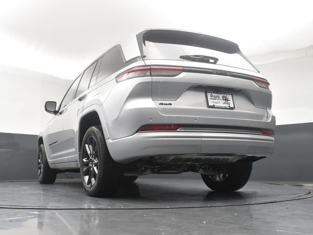 New 2026 Silver Zynith Exterior Paint Jeep Limited Reserve image 21