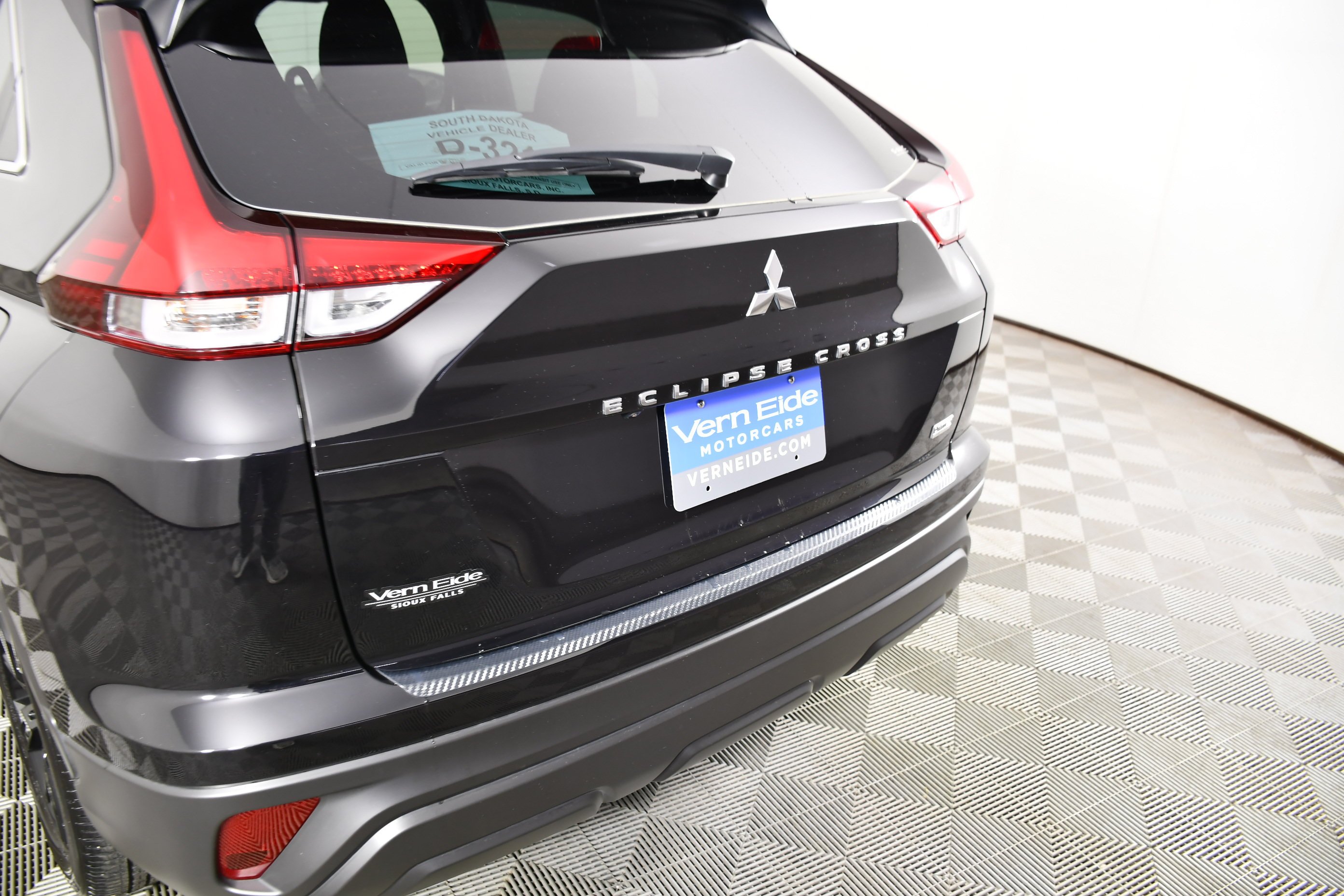 Certified Used 2025 Labrador Black Pearl Mitsubishi LE image 15