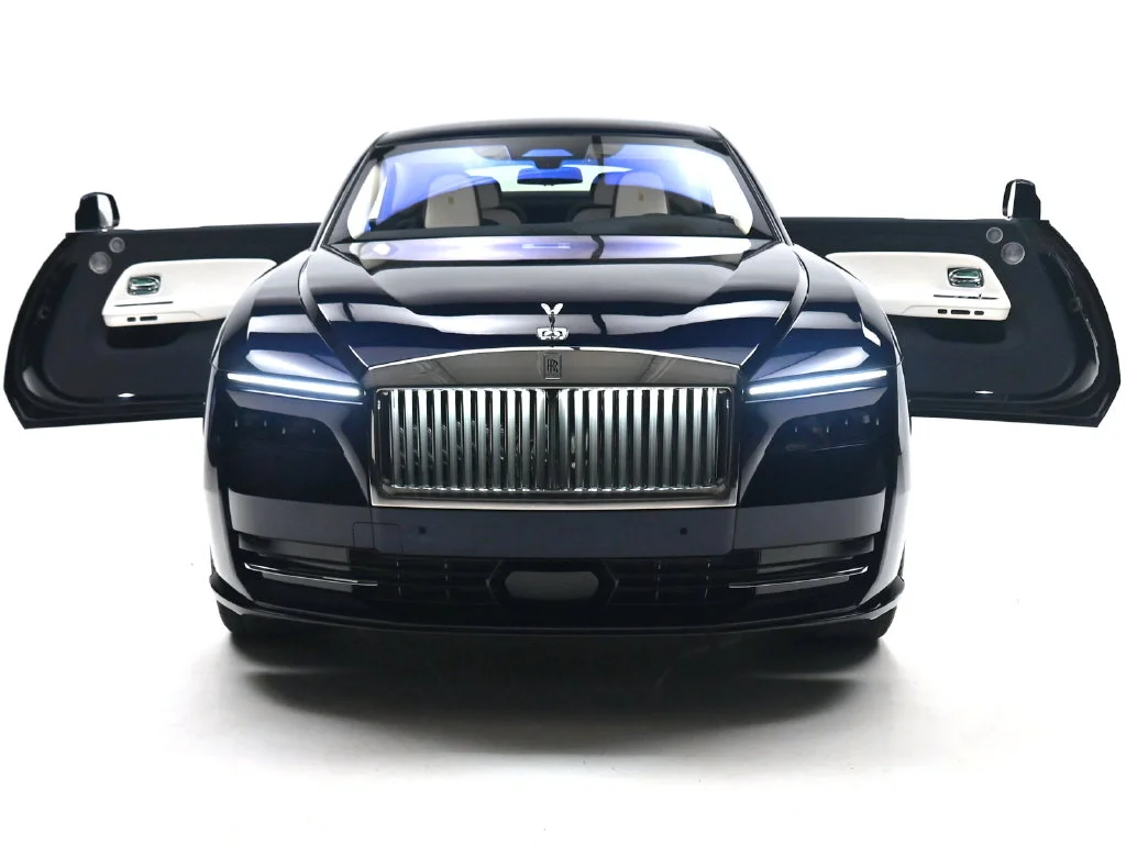 New 2027 Midnight Sapphire Rolls-Royce  image 8