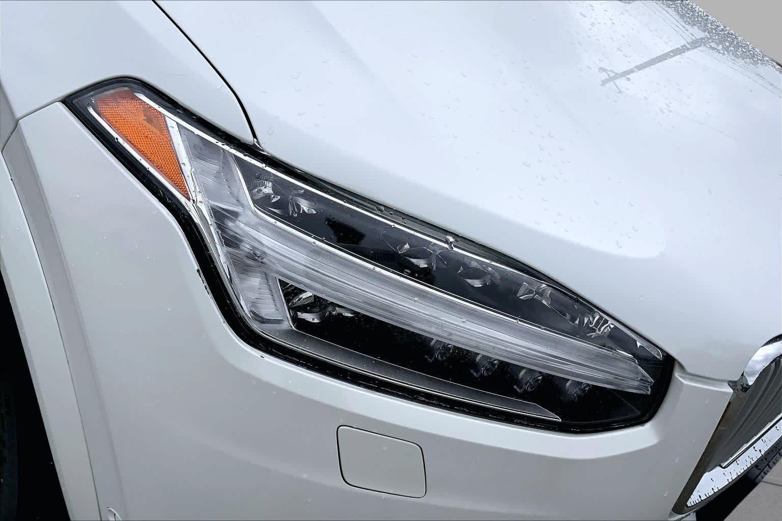 Used 2018  Volvo Inscription image 25