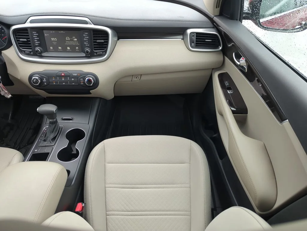Used 2019 Red Kia LX image 16