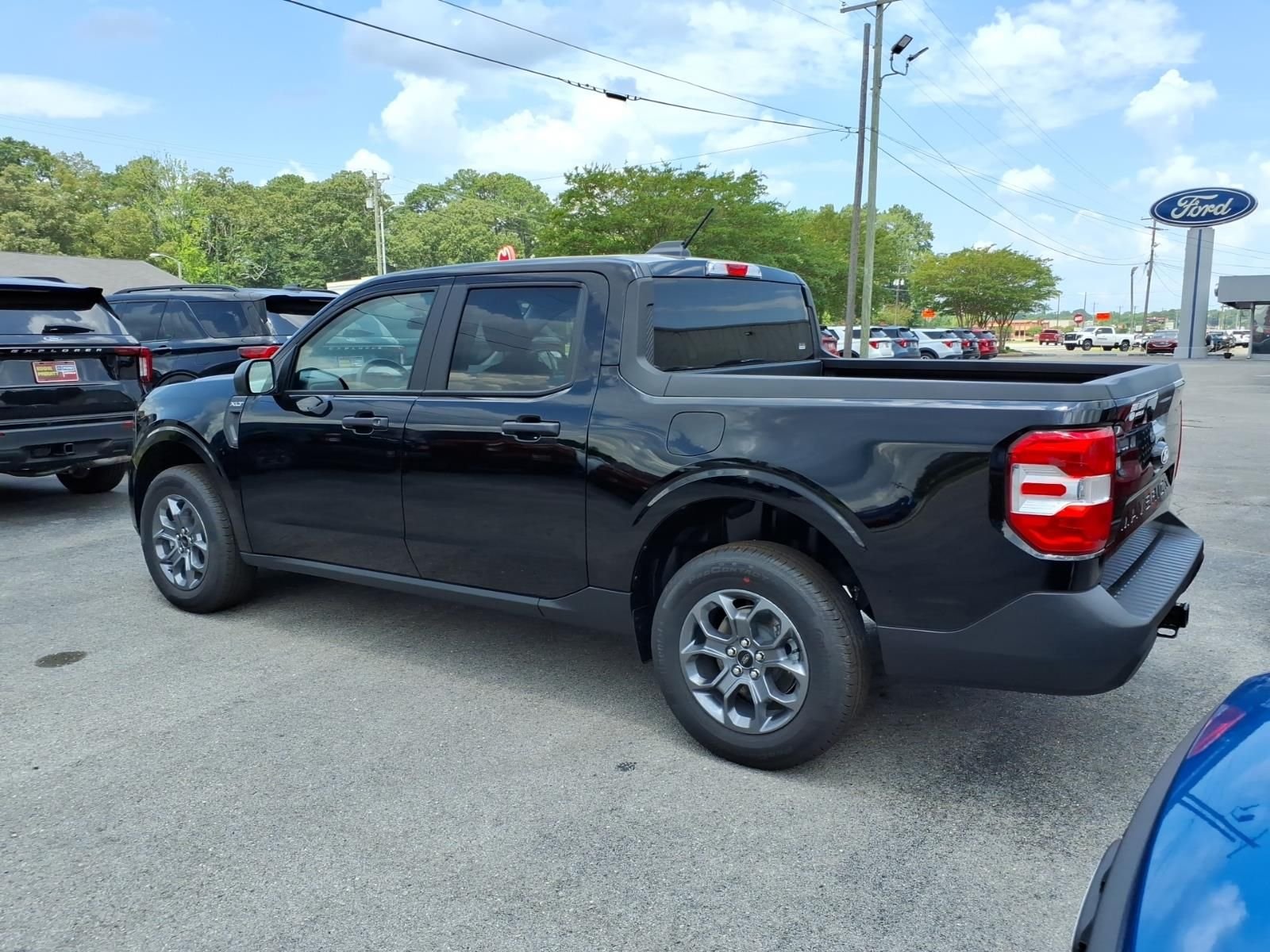 New 2026 Shadow Black Ford XLT image 3