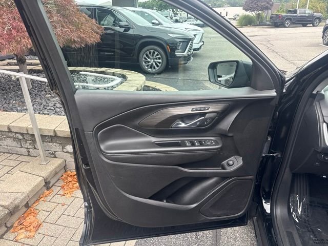 Used 2023 Black GMC SLT image 9