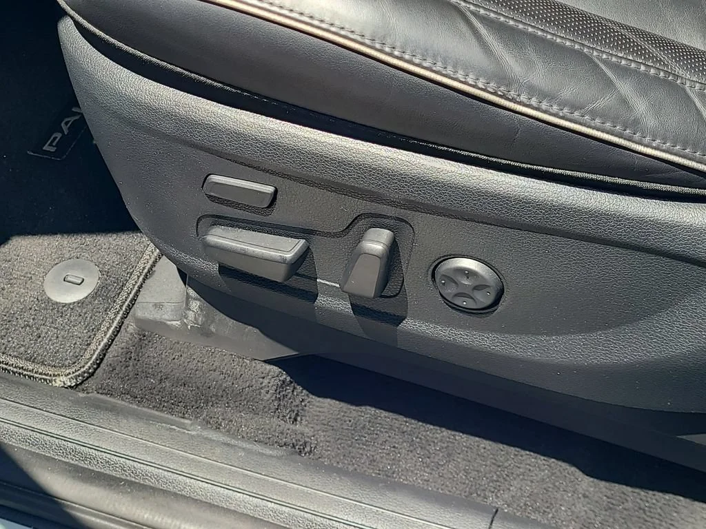 Used 2022 Black Hyundai Calligraphy image 16