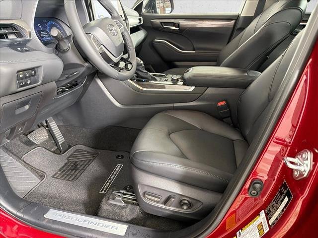 Certified Used 2026 RUBY FLARE PEARL Toyota  image 10