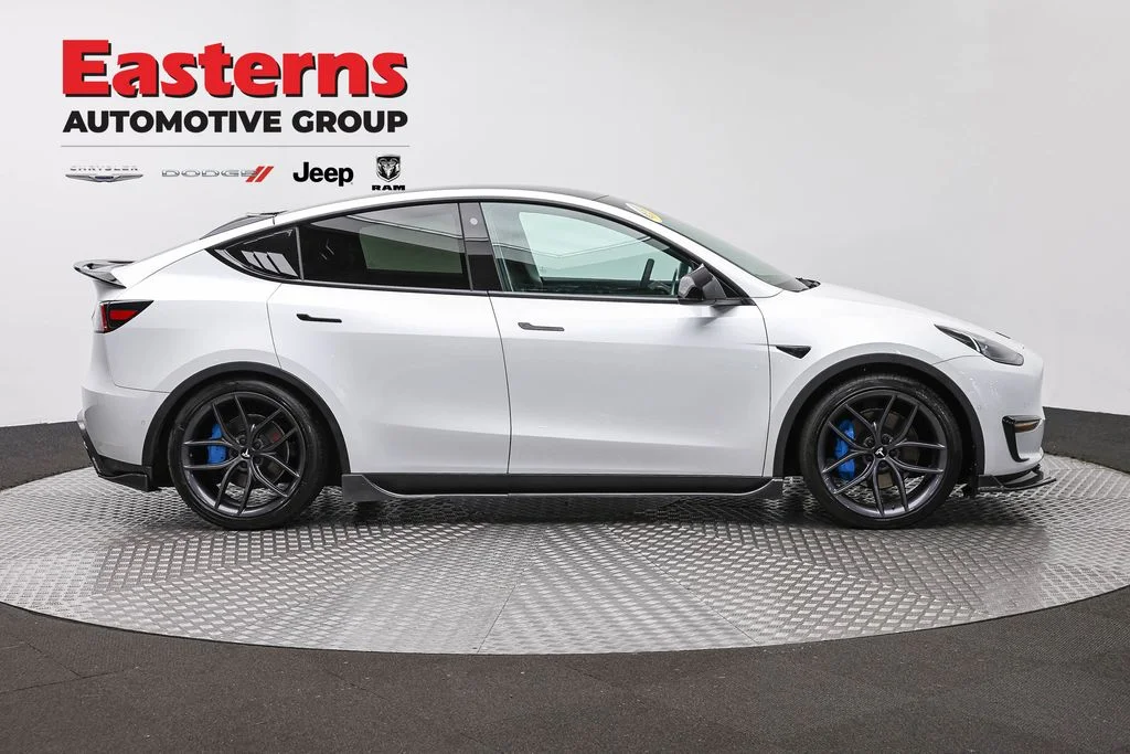 Used 2022  Tesla Performance image 4