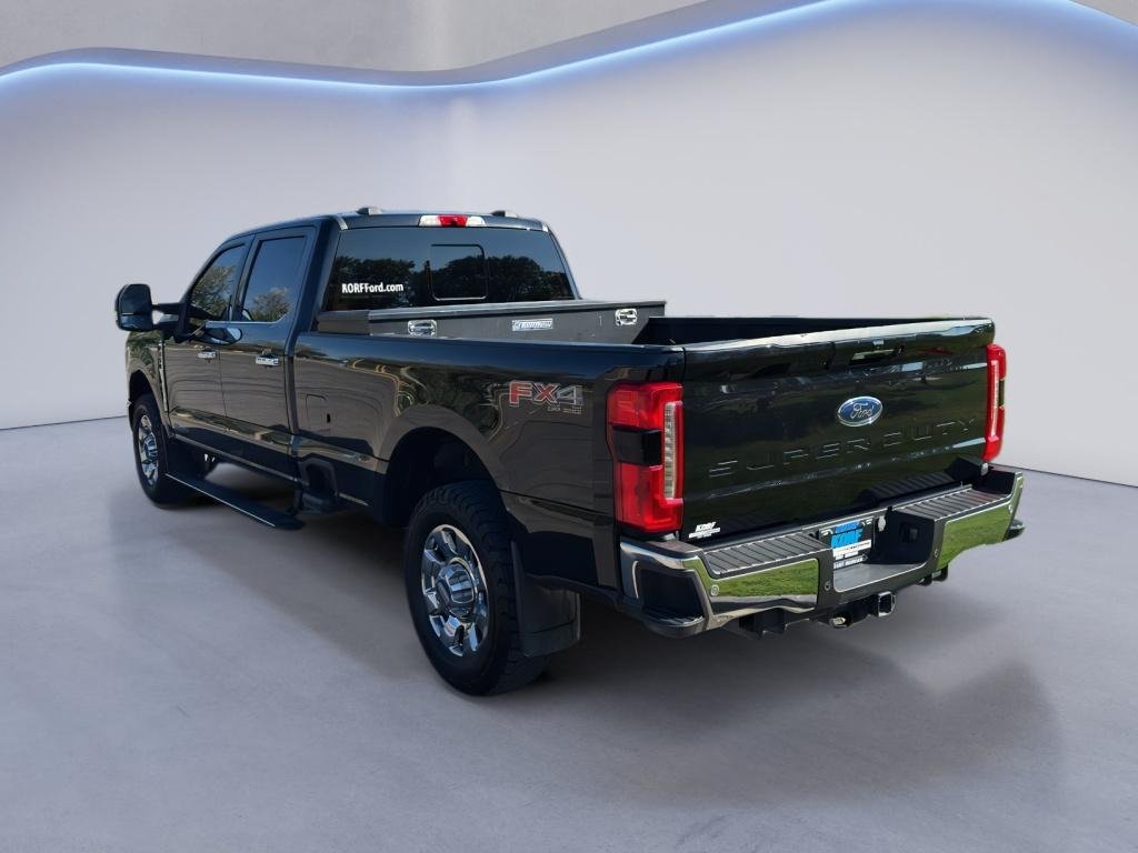 Used 2023 Agate Black Metallic Ford LARIAT image 3