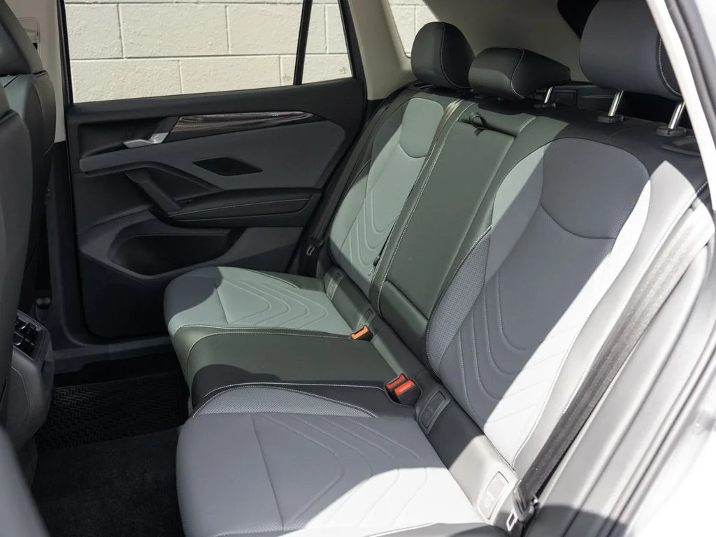 New 2026 Pyrite Silver Metallic Volkswagen 2.0T SE image 9