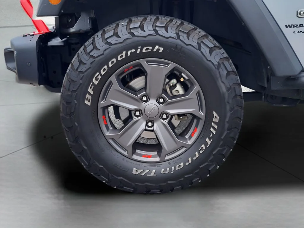 Used 2018 Billet Silver Metallic Clearcoat Jeep Rubicon Recon image 24