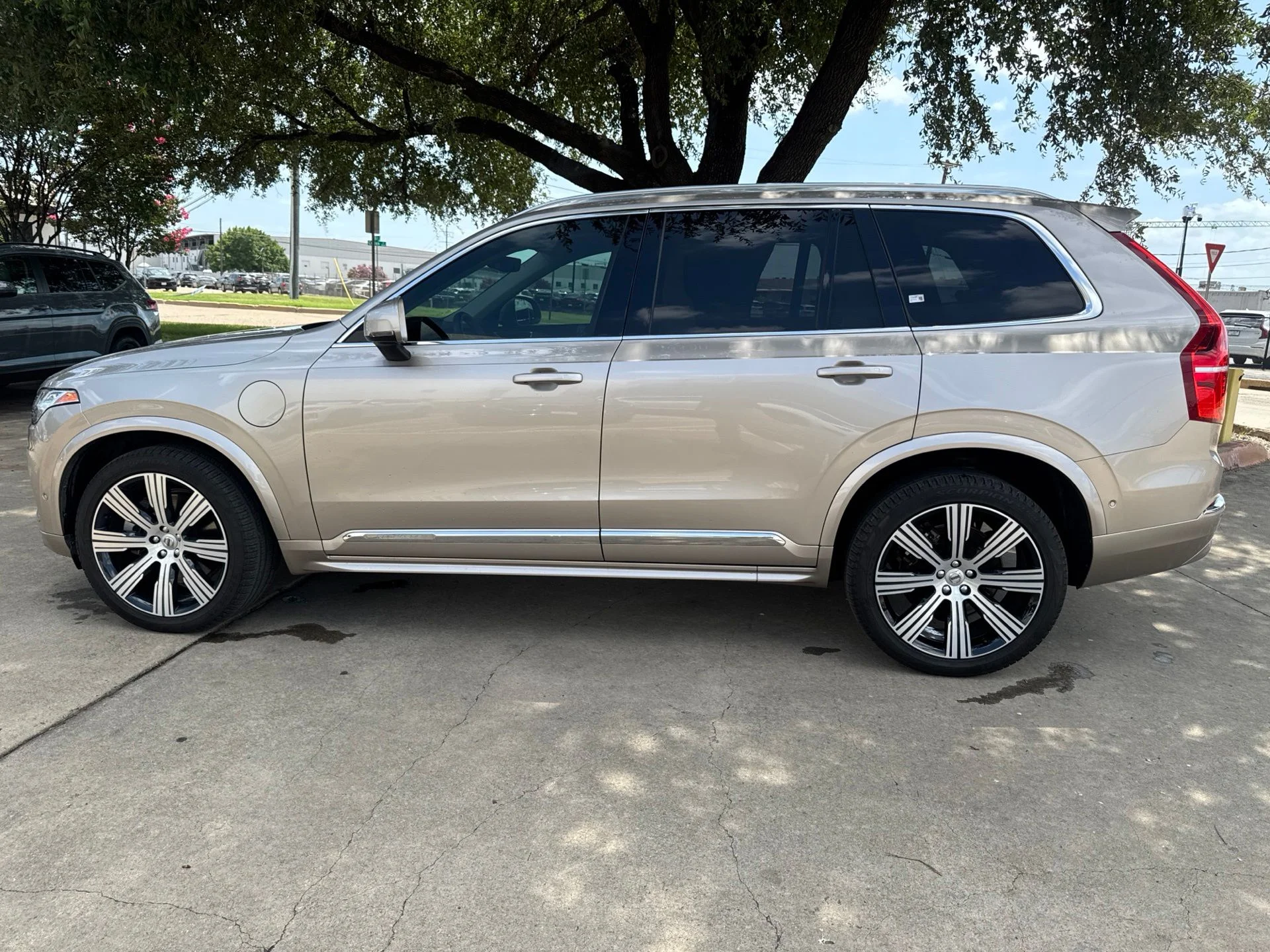 Certified Used 2024 Gray Volvo T8 Plus Bright Theme 7 Passenger image 8