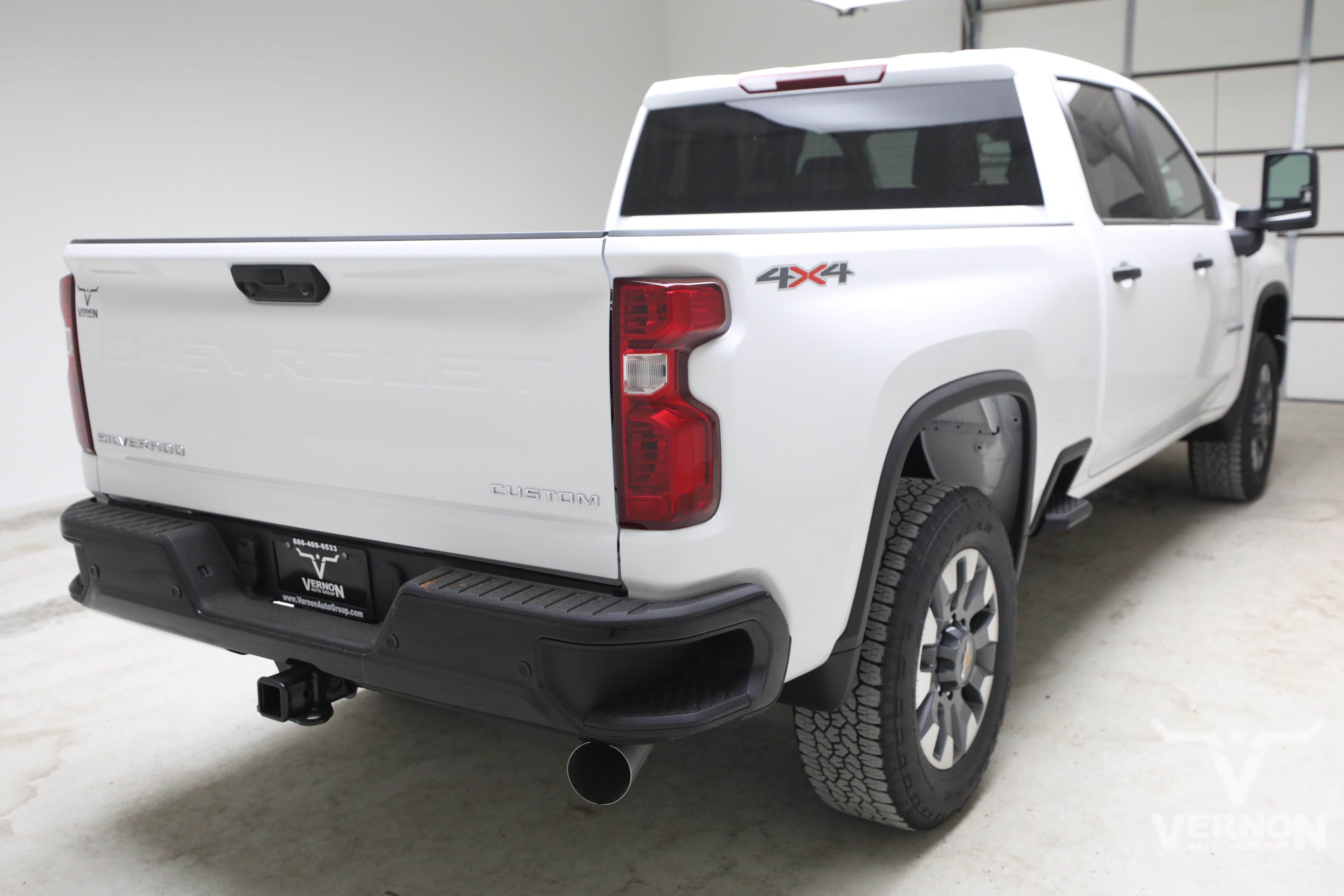 New 2026 Summit White Chevrolet N image 5