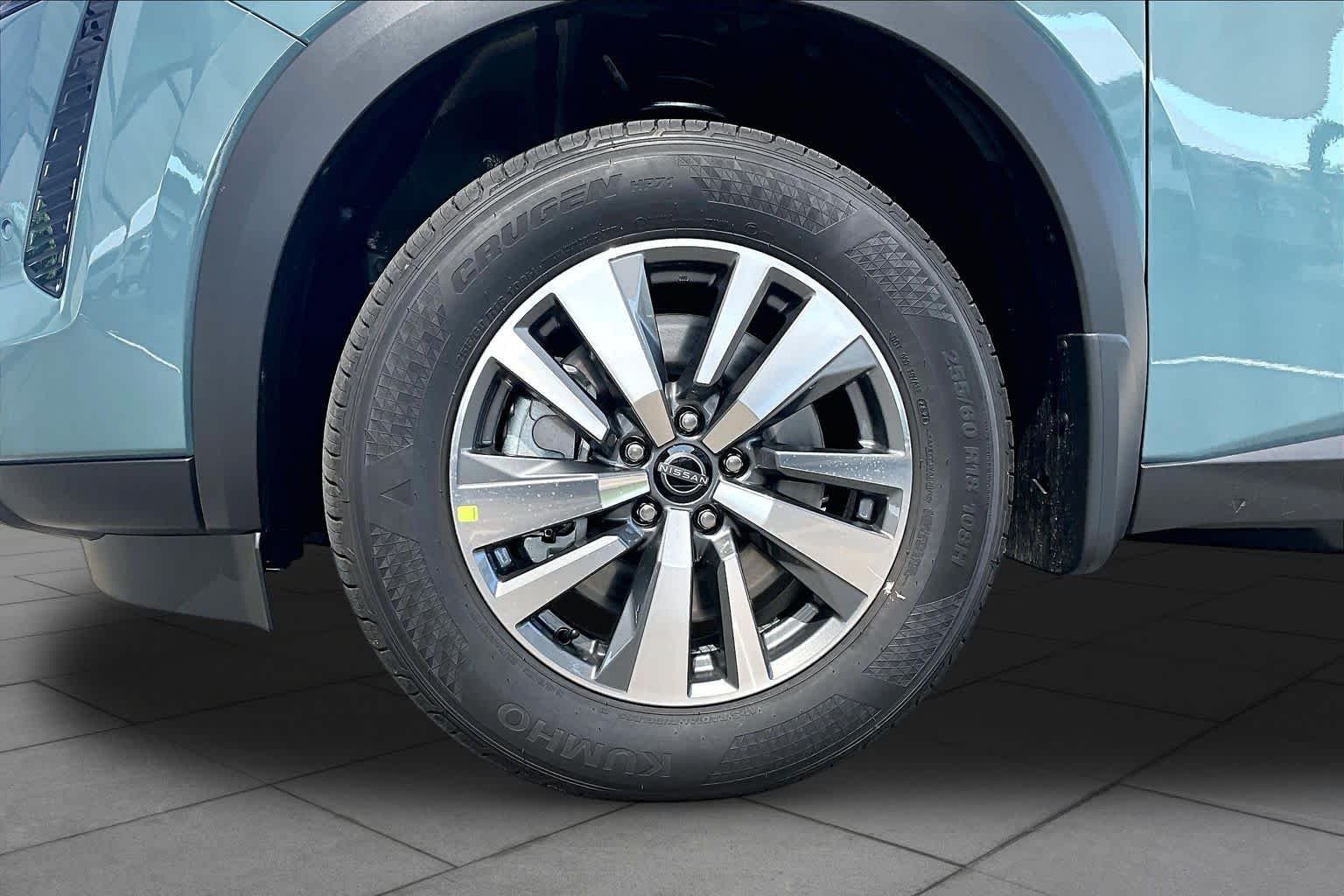New 2026 Baltic Teal Pearl Nissan SL image 9