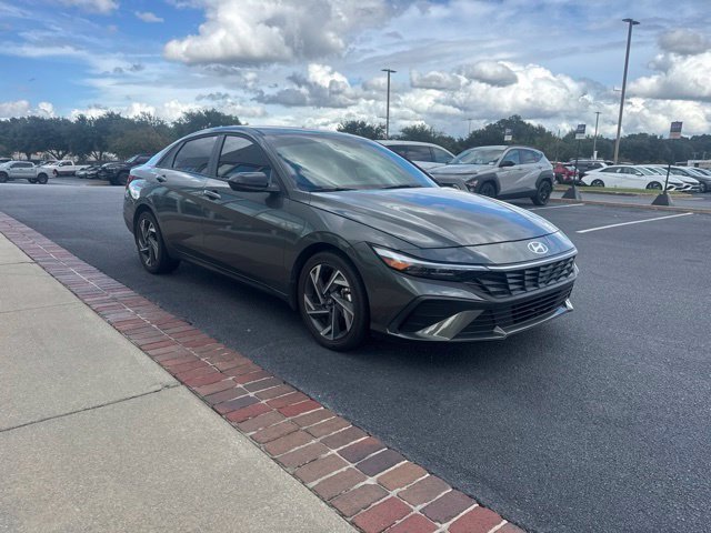 Used 2025 Gray Hyundai SEL Sport image 3