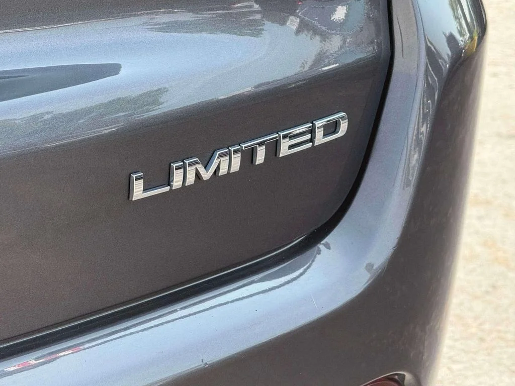 Used 2022 Gray Jeep Limited image 10