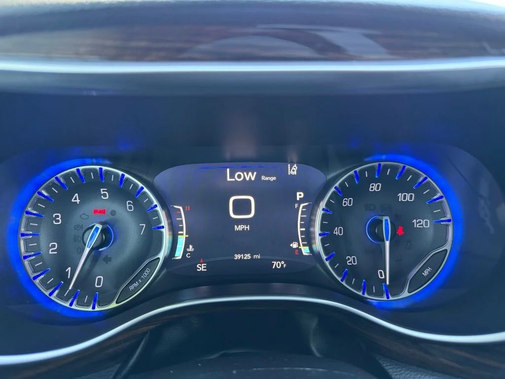 Used 2023 White Chrysler Limited image 30