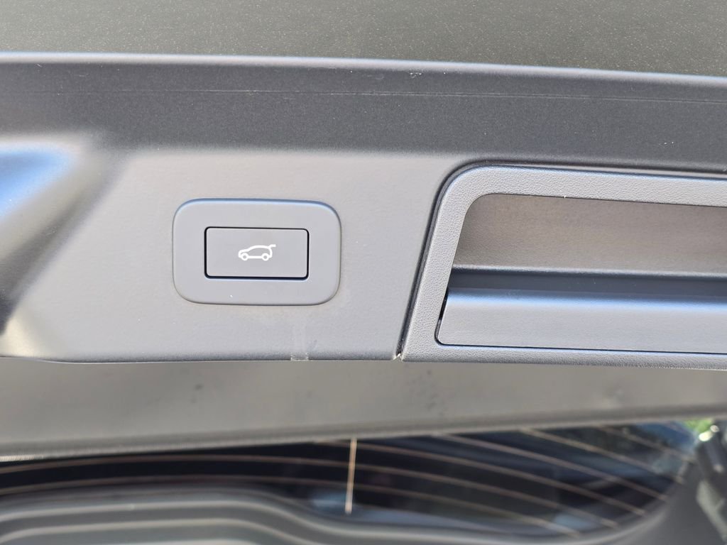 Certified Used 2025 Gray Land Rover Dynamic SE image 13