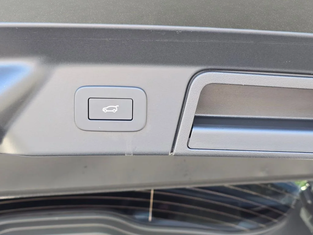 Certified Used 2025 Gray Land Rover Dynamic SE image 13