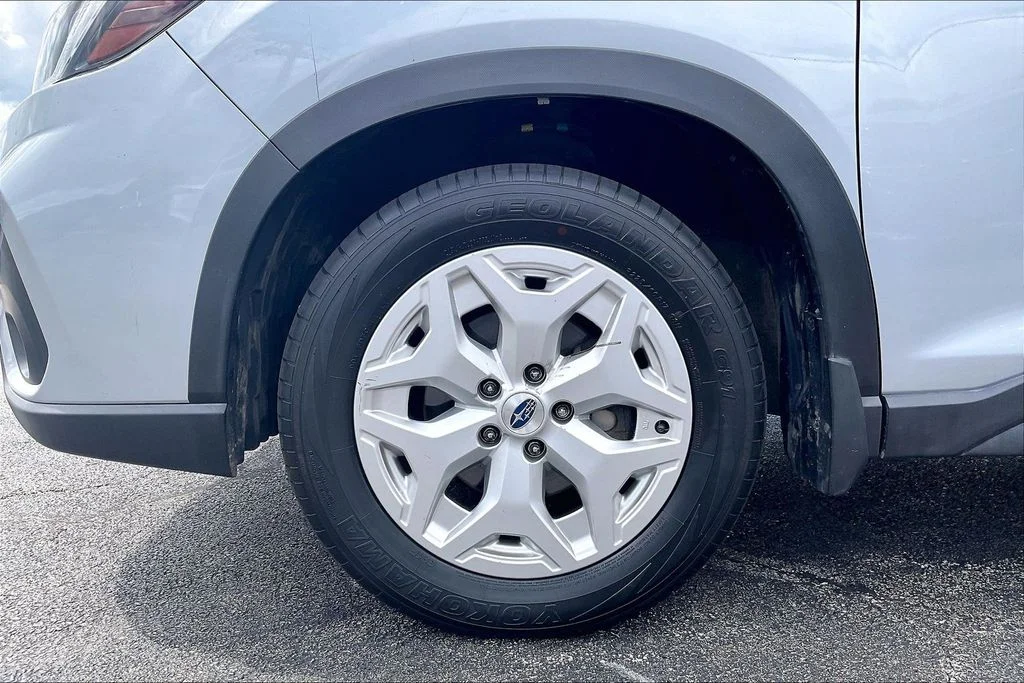 Used 2019 Silver Subaru Base image 10