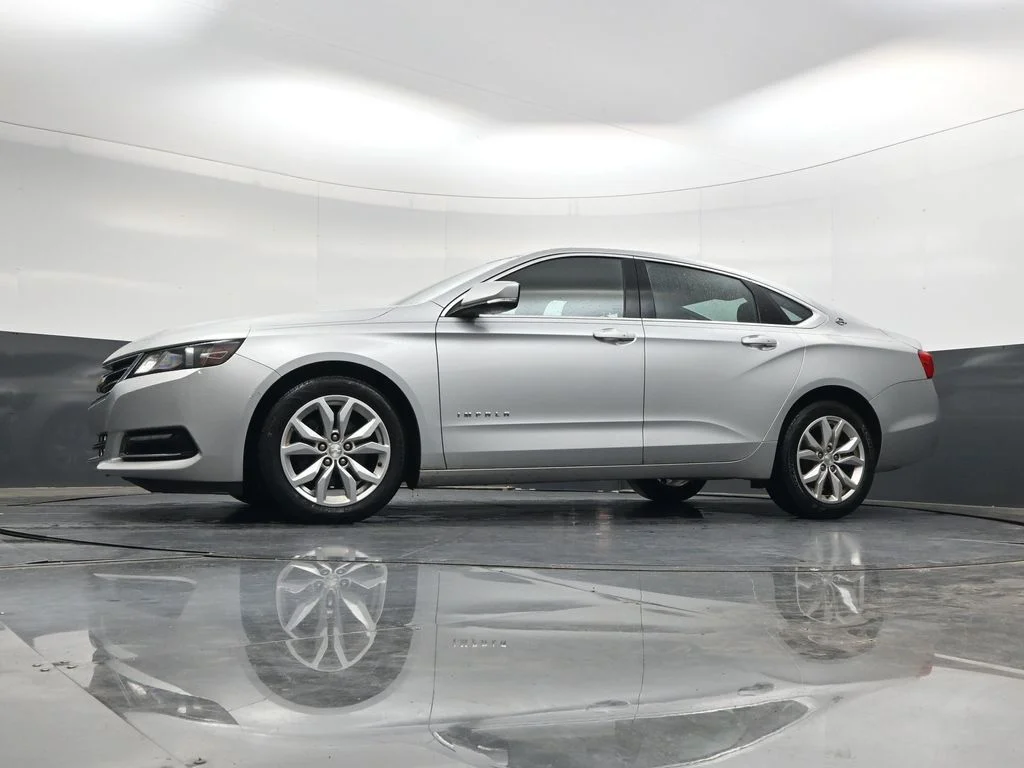 Used 2020 Silver Chevrolet LT image 32