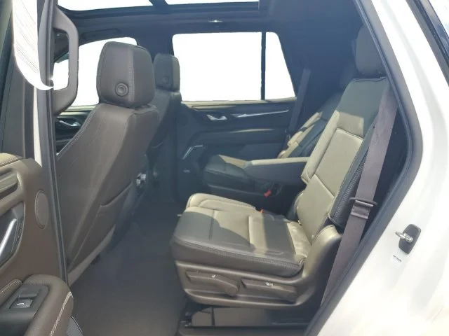 Used 2022 WHITE FROST TRICOAT GMC Denali image 26