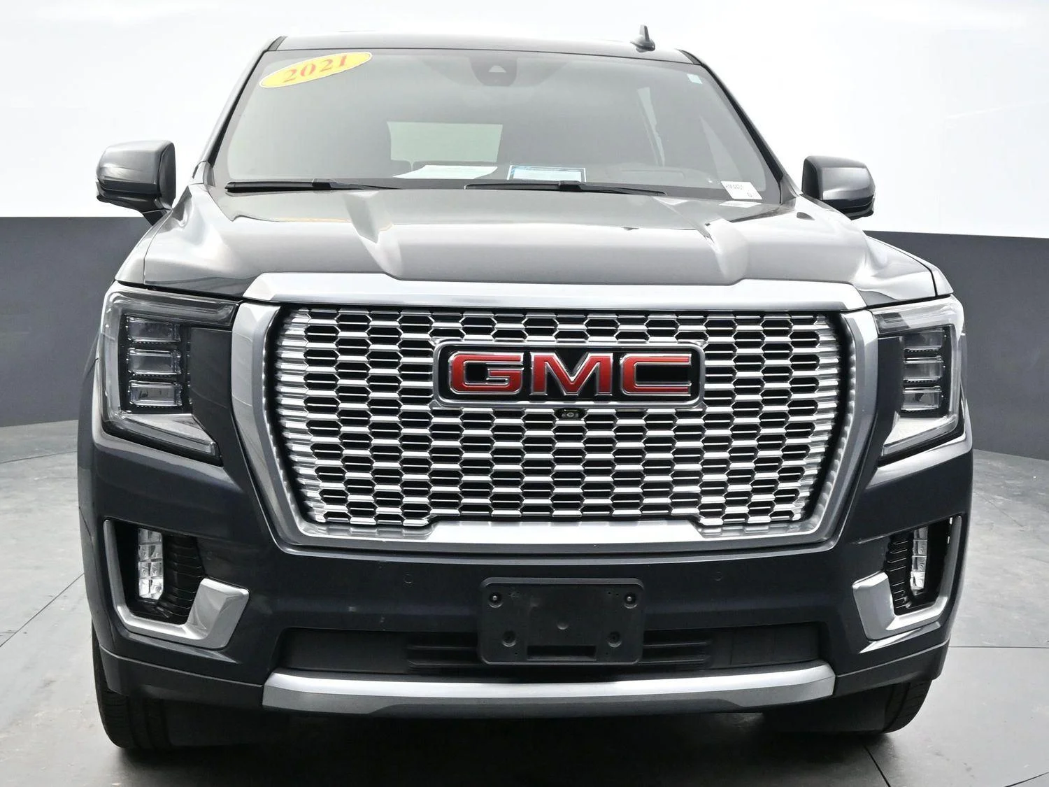 Used 2021 Hunter Metallic GMC Denali image 2