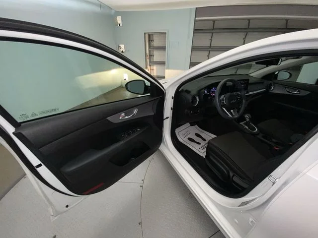 Used 2023 White Kia LXS image 11