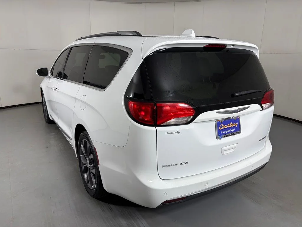Used 2017 White Chrysler Limited image 6