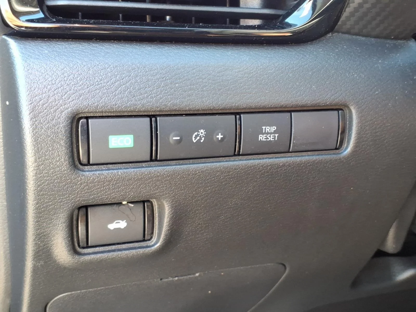 Used 2025  NISSAN SV image 25