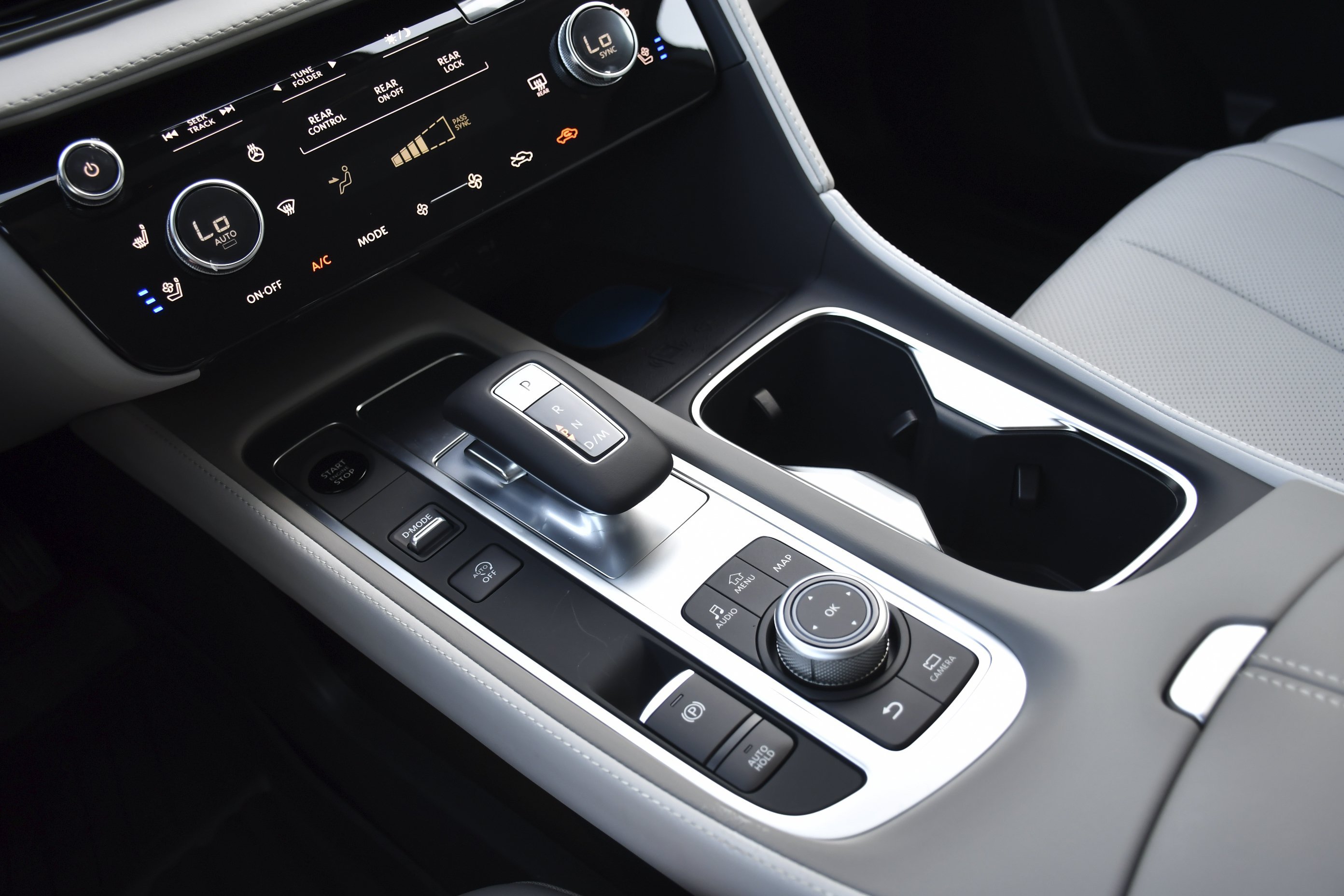 New 2027 HARBOR GRAY INFINITI Luxe AWD image 12