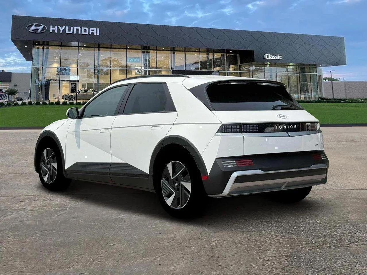 New 2025 Atlas White Hyundai SEL image 5