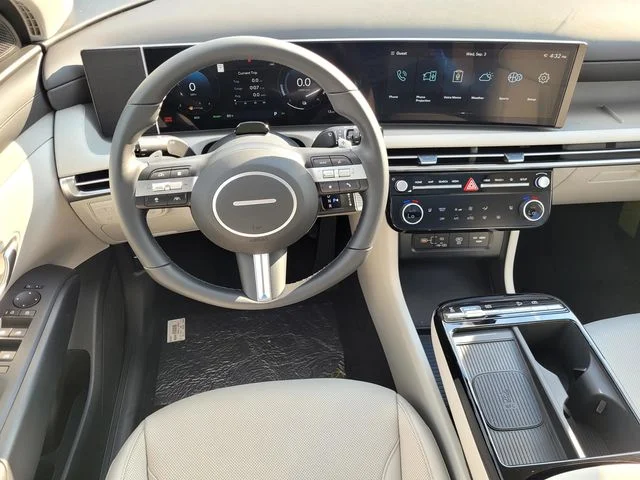 Used 2025 Gray Hyundai SEL Convenience image 23