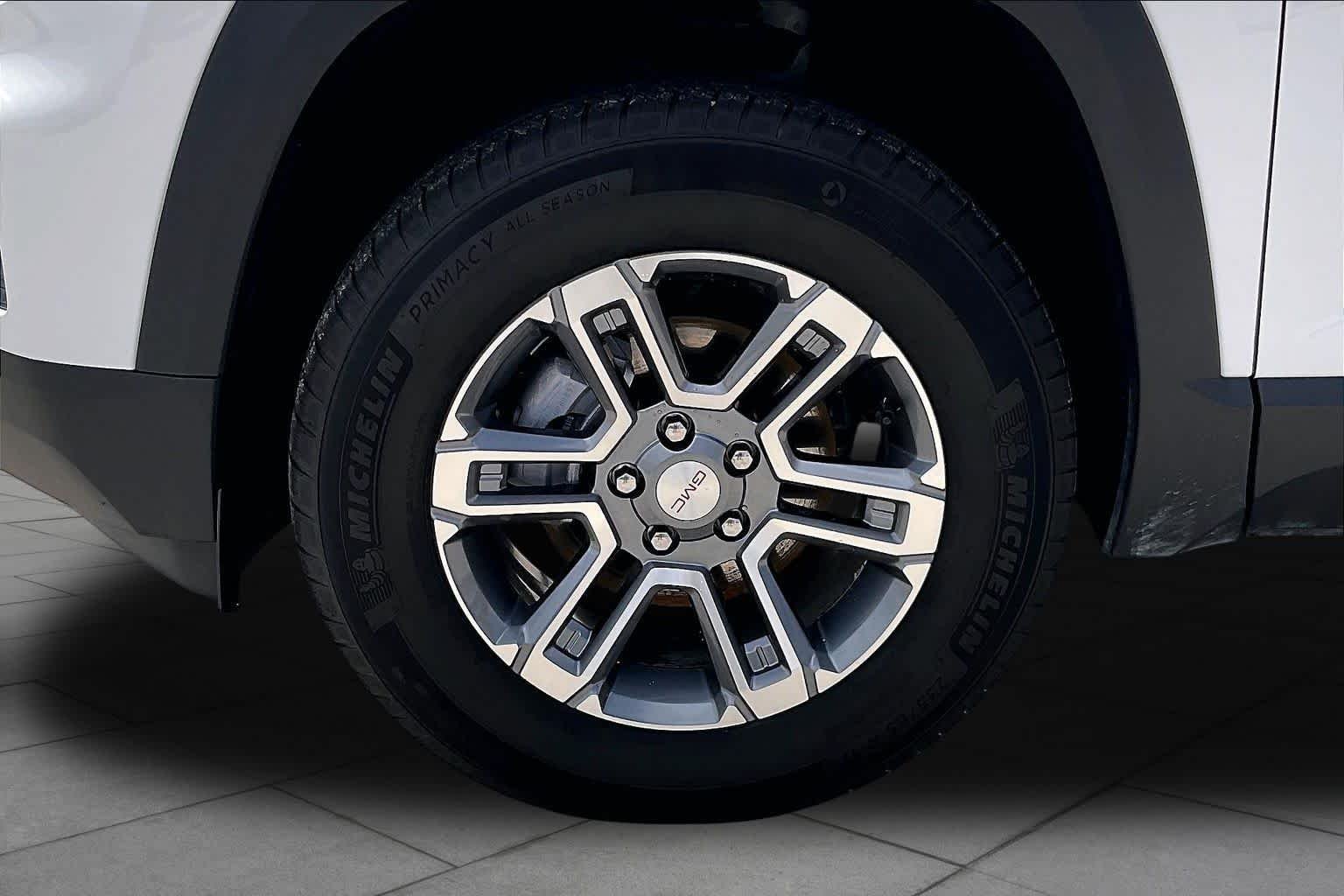 Used 2026 Summit White GMC FWD Elevation image 10