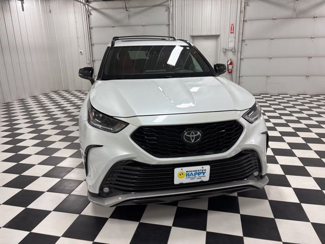 Used 2023 Toyota Highlander XSE with VIN 5TDKDRBH3PS513237 for sale in Rochester, Minnesota