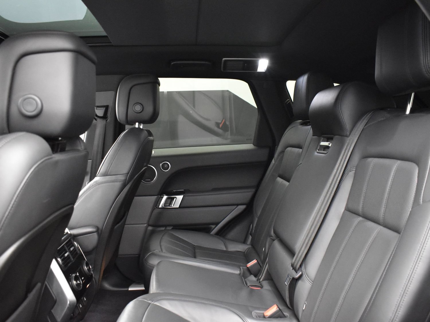 Used 2019 Fuji White Land Rover HSE image 12